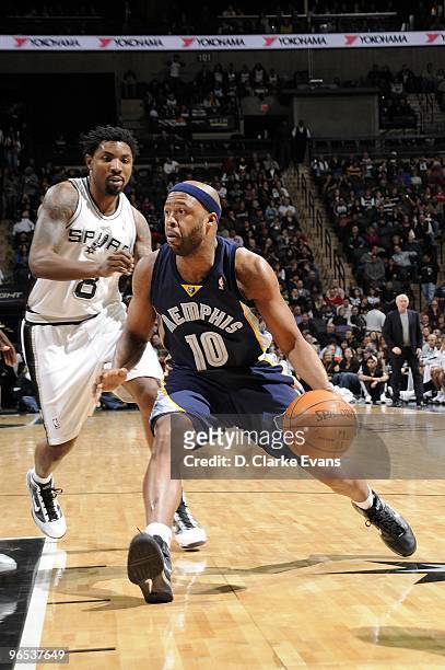Jamaal Tinsley of the Memphis Grizzlies drives to the basket against Roger Mason Jr. #8 of the San Antonio Spurs during the game at AT&T Center on...