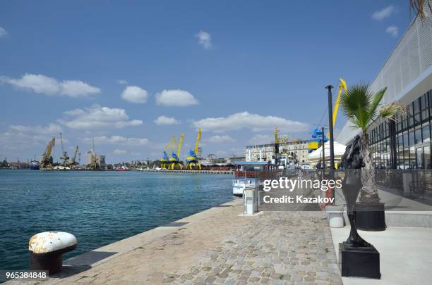 puerto de burgas, terminal de pasajeros - burgas fotografías e imágenes de stock