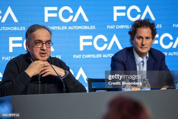 Sergio Marchionne, chief executive officer of Fiat Chrysler Automobiles NV, left, speaks as John Elkann, chairman of Fiat Chrysler Automobiles NV,...