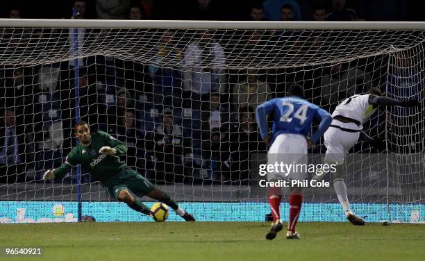 Darren Bent of Sunderland scores past David James of Portsmouth during the Barclays Premier League match between Portsmouth and Sunderland at Fratton...