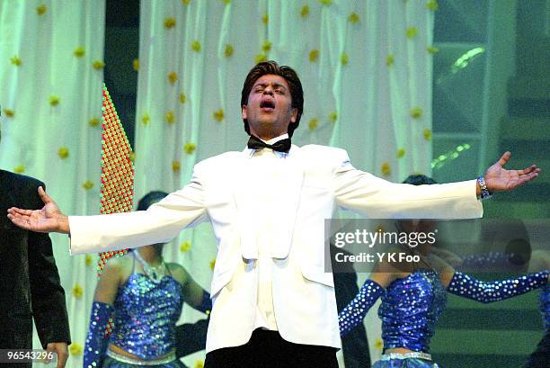 Actor Shah Rukh Khan performs on stage at the 2004 IIFA Awards in Singapore on 22 May 2004