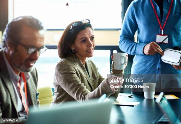 people at business meeting - virtual reality simulator presentation stockfoto's en -beelden