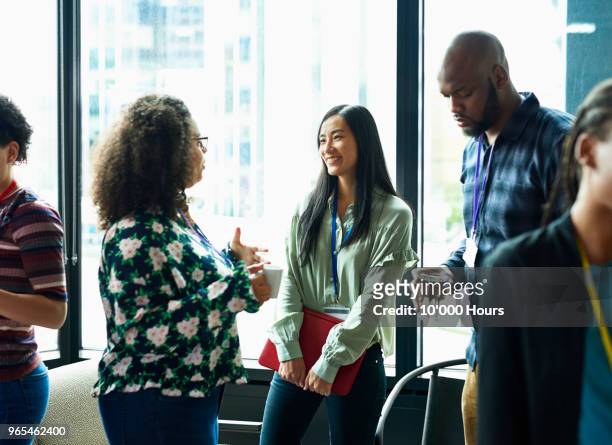 people having meeting in office - person of colour stock pictures, royalty-free photos & images