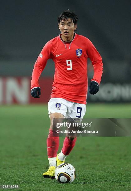 Seung Yeoul Lee of South Korea in action during the East Asian Football Championship 2010 match between China and South Korea at Ajinomoto Stadium on...