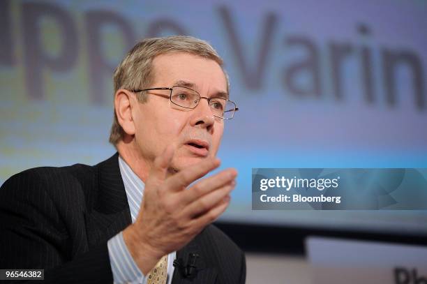 Philippe Varin, chief executive officer of PSA Peugeot Citroen, gestures while speaking at a news conference in Paris, France, on Wednesday, Feb. 10,...