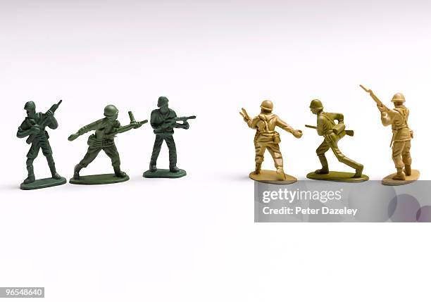 toy soldiers lined up - army soldier fotografías e imágenes de stock