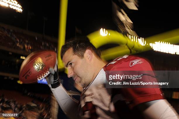 Quarterback Kurt Warner of the Arizona Cardinals during a NFL game against the New York Giants on October 25, 2009 at Giants Stadium in East...