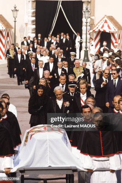 La famille princière lors des obsèques de la princesse Grace en la cathédrale de Monaco le 18 septembre 1982.