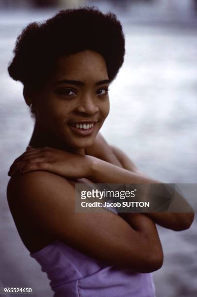 Portrait de jeune femme en janvier 1984 à Cuba.
