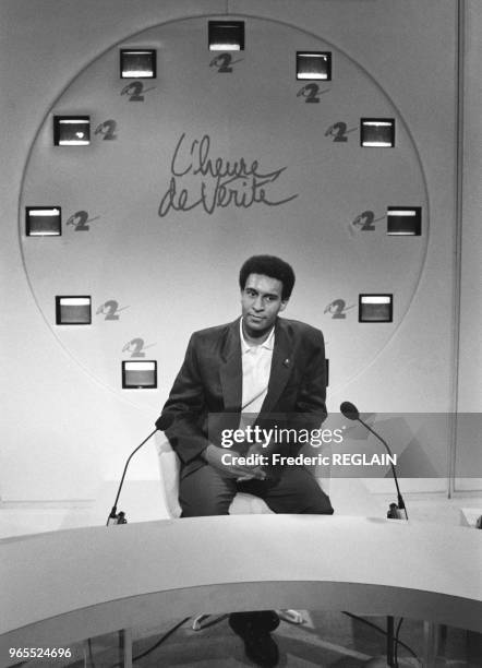 Harlem Désir invité de l'émission 'L'heure de vérité' sur Antenne 2 le 19 aout 1987 à Paris, France.