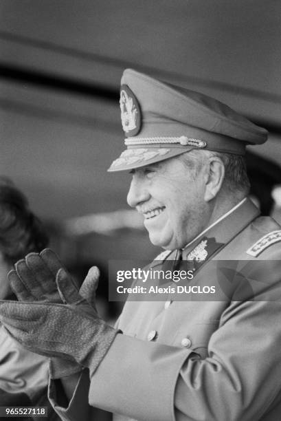 Le général Augusto Pinochet lors de l'inauguration de la route Australe à Puerto Montt le 16 mars 1988, Chili.