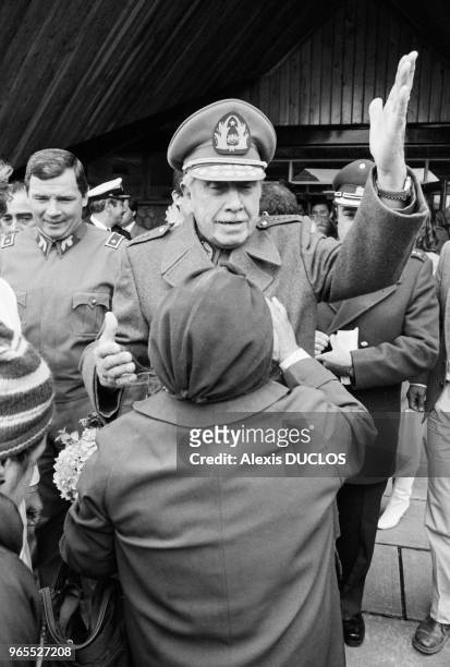 Le général Augusto Pinochet lors de l'inauguration de la route Australe à Puerto Montt le 16 mars 1988, Chili.
