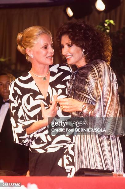Les actrices Virna Lisi et Norma Aleandro lors du Festival de Cannes le 20 mai 1985, France.