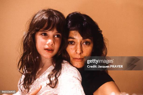 Mara Goyet et Catherine Gaudois lors du tournage du film 'La Vie de famille' le 13 juillet 1984, France.