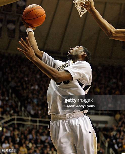Twaun Moore of the Purdue Boilermakers shoots the ball during the Big Ten game against the Ohio State Buckeyes at Mackey Arena on January 12, 2010 in...