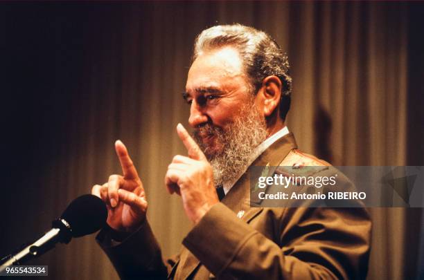 Le leader cubain Fidel Castro prononce un discours à Saint-Jacques-de-Compostelle, en juillet 1992, Espagne.