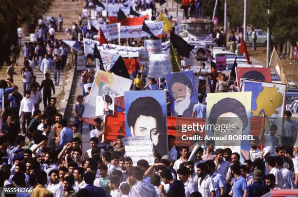 Portrait de l'ayatollah Khomeini dans une manifestation chiite organisée lors du détournement d'un avion de la TWA attribué au Hezbollah le 21 juin...