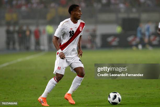 Andre Carrillo of Peru controls the ball during the international friendly match between Peru and Scotland at Estadio Nacional de Lima on May 29,...