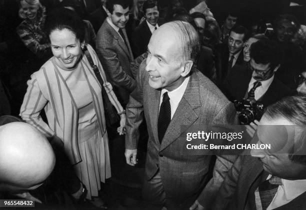 Valéry Giscard d'Estaing et sa femme Anne-Aymone Giscard d'Estaing arrivent à l'émission 'Cartes sur table' à Paris le 31 mars 1981, France.