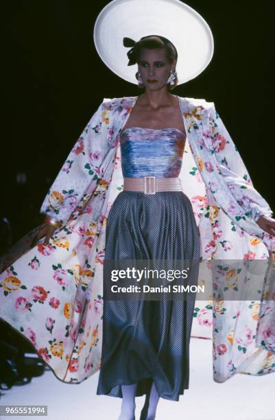 Défilé de la maison Emanuel Ungaro le 21 octobre 1986 à Paris, France.