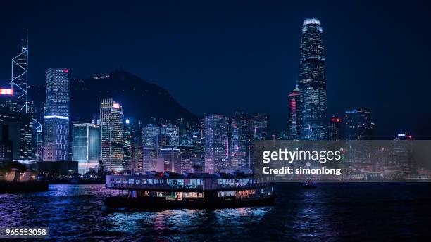 hong kong financial district with victoria harbour - hong kong harbour stockfoto's en -beelden