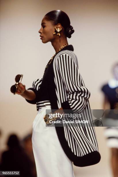 Défilé Givenchy le 21 octobre 1988 à Paris, France.