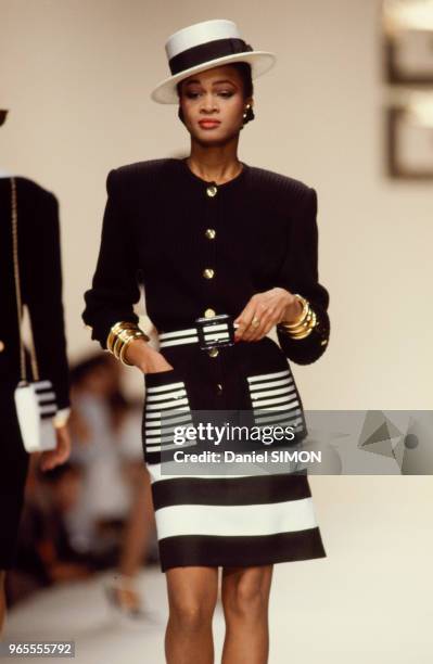 Défilé Givenchy le 2I octobre 1988 à Paris, France.