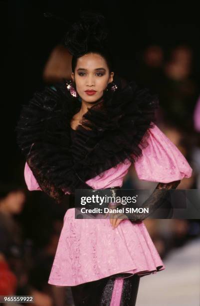 Défilé de la maison Emanuel Ungaro le 21 octobre 1986 à Paris, France.