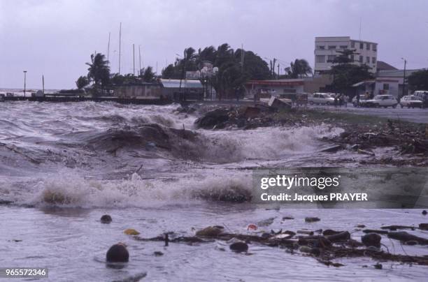 La mer des Caraïbes déchaînée pendant le passage du cyclone 'Hugo' en Martinique, France le 17 septembre 1989.