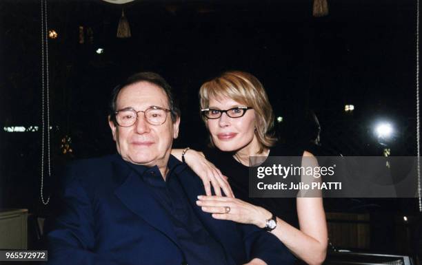 Robert Hossein et son épouse Candice Patou le 24 Février 2000 à Paris, France.