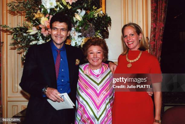 La baronne Nadine de Rothschild? entourée de son fils Benjamin et de sa belle-fille, a présidé ce premier Gakla de l'Avenir le 18 octobre 2000 à...