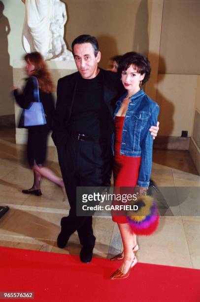 Thierry et Béatrice Ardisson arrivent au Palais de Chaillot pour les 7 d'Or le 21 octobre 2000 à Paris, France.