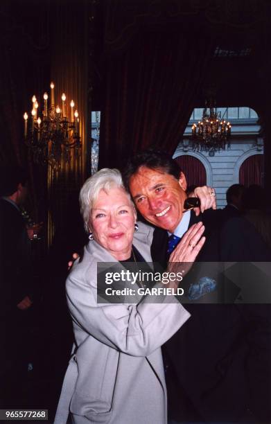 Line Renaud et Sacha Distel le 14 avril 2000 à Paris, France.