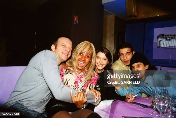 Samuel Le Bihan, Cathy Guetta, Emma de Caunes et Saïd Tagmaoui aux Bains Douches le 27 octobre 2000 à Paris, France.