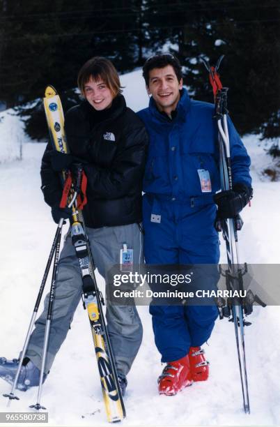 Nagui et sa compagne Marine Vignes en décembre 1998 sur les pistes de ski à Courchevel, France.