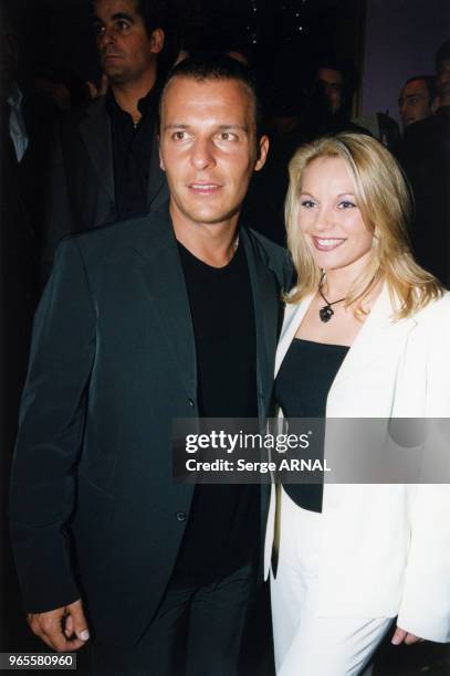 Jean Roch et Laure Sinclair en soirée au VIP Room le 14 décembre 1999 à Paris, France.