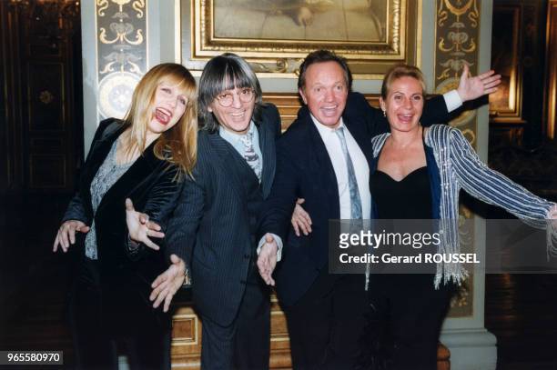 Stone, Mario d'Alba, Frank Alamo et sa femme à la soirée donnée à l'Hôtel de Ville de Paris le 16 décembre 1999, France.