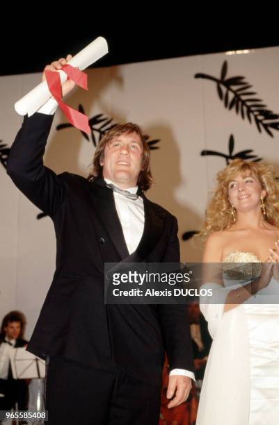 Gérard Depardieu et Natasha Richardson lors de la soirée de clôture du Festival de Cannes le 21 mai 1990, France.