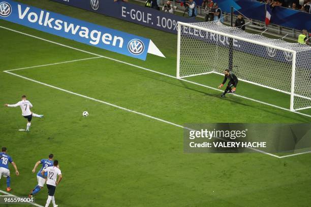France's foward Antoine Griezmann shoots and scores a penalty kick past Italy's goalkeeper Salvatore Sirigu during the friendly football match...