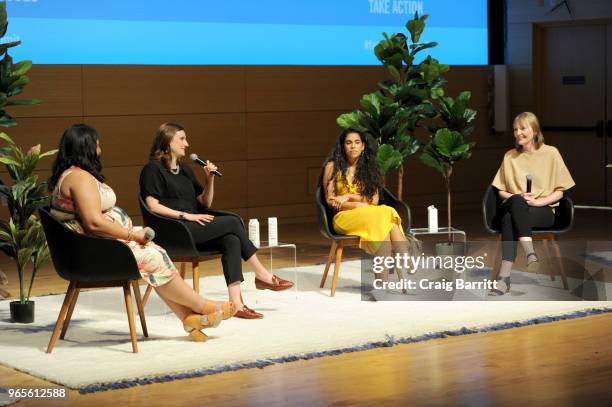 Notopoulos Mona Reed Photos and Premium High Res Pictures - Getty Images