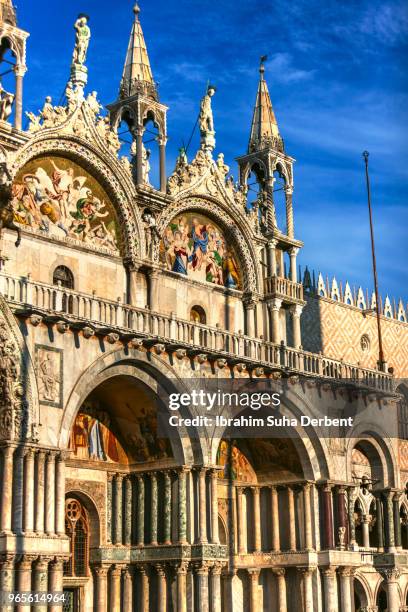 exterior of basilica di san marco, venice - basilica di san marco 個照片及圖片檔