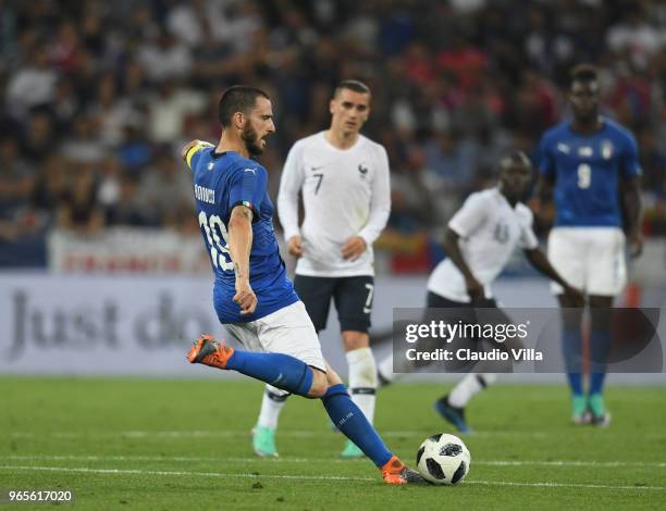 Leonardo Bonucci of Italy in action during the International Friendly match between France and Italy at Allianz Riviera Stadium on June 1, 2018 in...