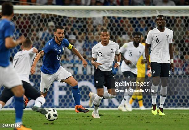 Leonardo Bonucci of Italy in action during the International Friendly match between France and Italy at Allianz Riviera Stadium on June 1, 2018 in...