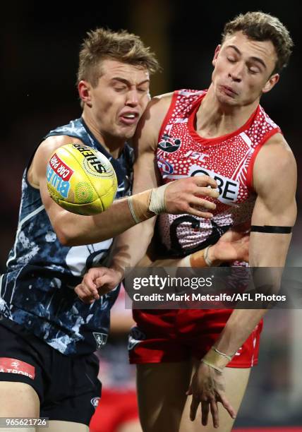 Patrick Cripps of the Blues and Will Hayward of the Swans compete during the round 11 AFL match between the Sydney Swans and the Carlton Blues at...