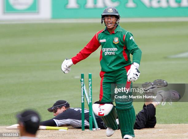 Mohammad Ashraful of Bangladdesh runs between the wickets during the third One Day International match between the New Zealand Blacks Caps and...