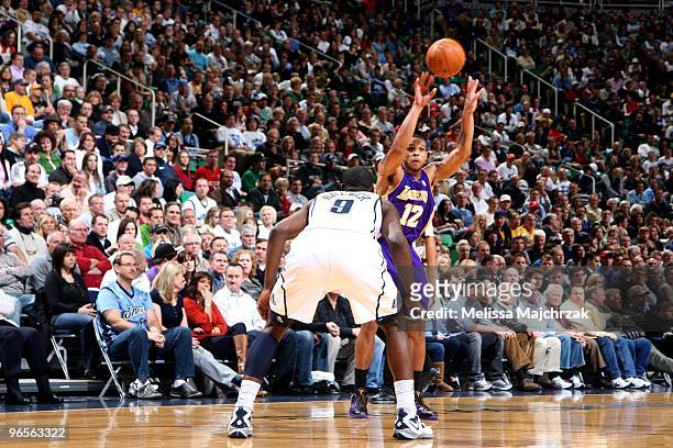 Shannon Brown of the Los Angeles Lakers passes the ball past Ronnie Brewer of the Utah Jazz at EnergySolutions Arena on February 10, 2010 in Salt...