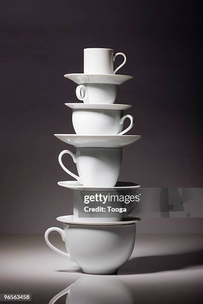 stack of coffee cups with dark background - grupo médio de objetos - fotografias e filmes do acervo