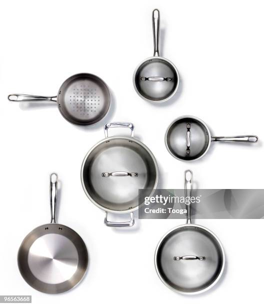 overhead shot of various pots and pans - pan keukengereedschap stockfoto's en -beelden