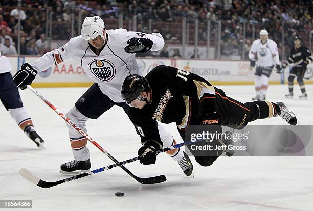 Jason Strudwick of the Edmonton Oilers and Corey Perry of the Anaheim Ducks battle for the puck in the first period at the Honda Center on February...