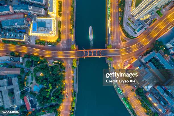 aerial view of riverbank and city - liyao xie stock-fotos und bilder